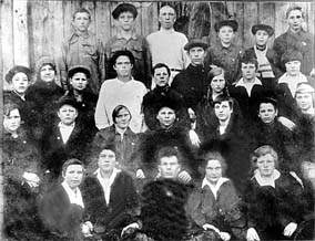 The first graduation of Mordvinian padagogical technical school in Lukoyanov in 1931